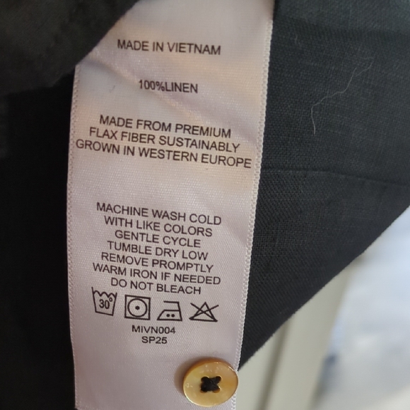 Sleeveless Black Button-Front Women’s Dress - Picture 5 of 8